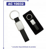 Chaveiro de metal, detalhe de couro sintético 10032 Chaveiro de metal, detalhe de couro sintético 10032