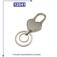 Chaveiro metal em formato de coração com detalhe em prata escovado no verso, com duas argolas 12541